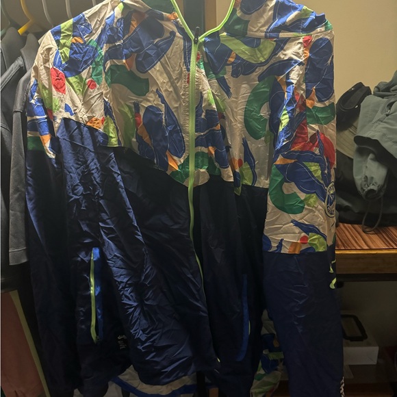 Nike Windrunner jacket - Picture 1 of 3